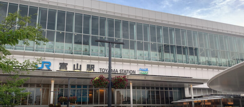 白エビ亭が併設されている富山駅の外観